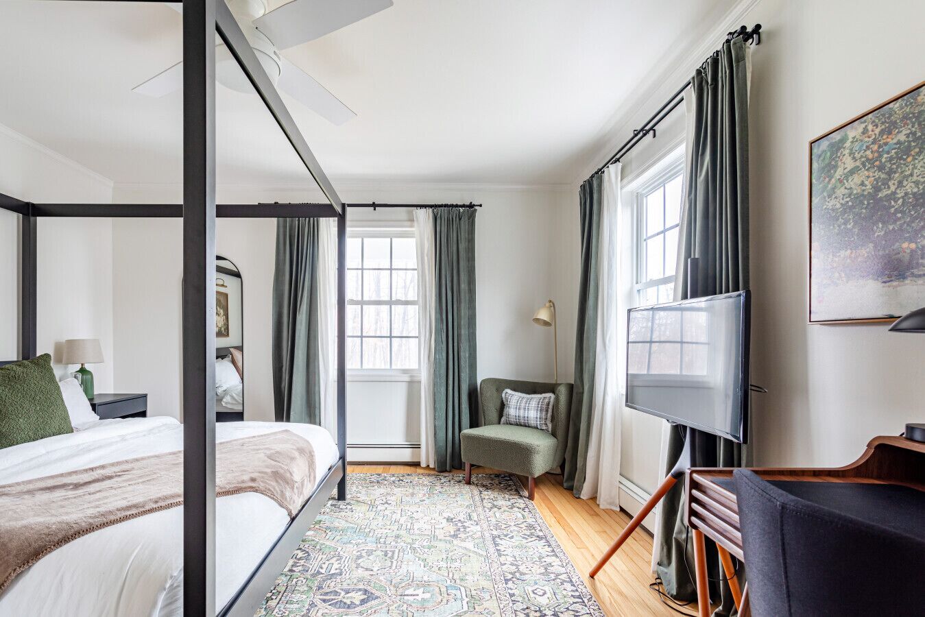 3 chambres, bureau, fer et planche à repasser, lit parapluie