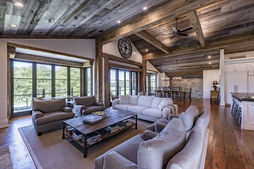 5 bed 6+ bath horse farm in King City