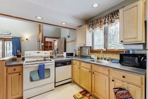 雪櫃、微波爐、焗爐、爐具