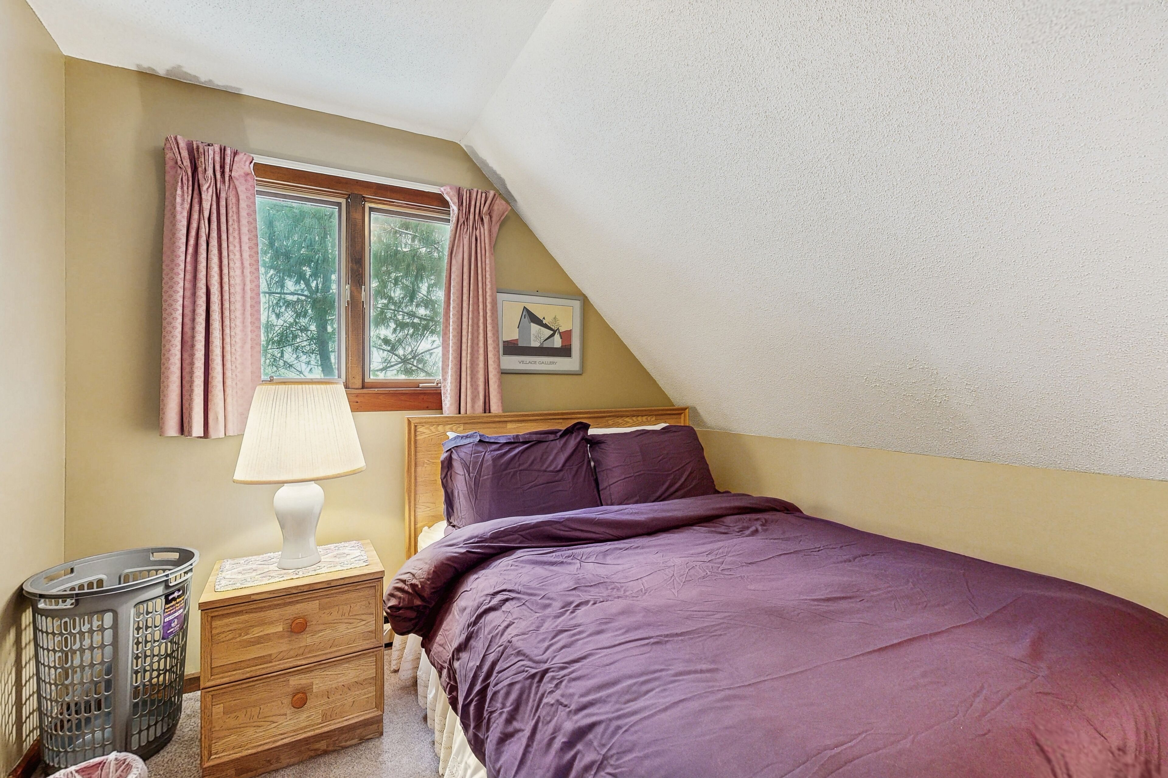 Fer et planche à repasser, accès Internet, draps fournis