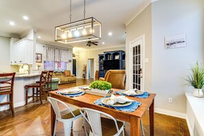 TV, fireplace, books - Group-Friendly Burleson Getaway w/ Outdoor Oasis (Burleson)