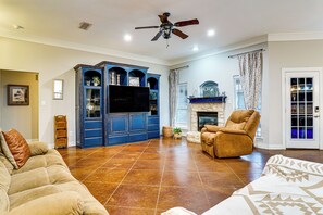 TV, fireplace, books - Group-Friendly Burleson Getaway w/ Outdoor Oasis (Burleson)