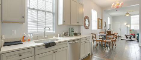 Fridge, microwave, stovetop, dishwasher