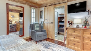 Unclassified image, 2 of 25, button - Walk to Current River: Ozarks Adventure Home! (Van Buren)