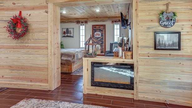 Unclassified image, 1 of 25, button - Walk to Current River: Ozarks Adventure Home! (Van Buren)