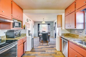 Fridge, microwave, stovetop, dishwasher - Fire Pits & Grill at Central Tucson Home Base! (Tucson)