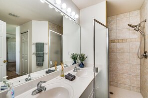 Towels - Poolside Lounge & Game Area: Cape Coral Retreat (Cape Coral)