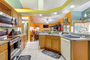 Fridge, microwave, stovetop, dishwasher - Spacious Backyard! Single-Level Port St Lucie Home (Port St. Lucie)