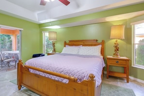 3 bedrooms, desk, Internet, bed sheets - Spacious Backyard! Single-Level Port St Lucie Home (Port St. Lucie)