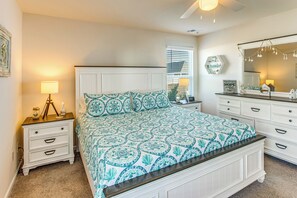 3 bedrooms, iron/ironing board, Internet, bed sheets - 3 Mi to Holden Beach! Family Home w/ Patio (Supply)
