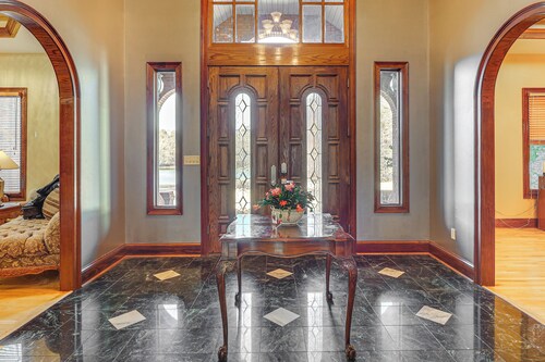 Scenic LaGrange Retreat! 3,600 Sq Ft, Pool Access