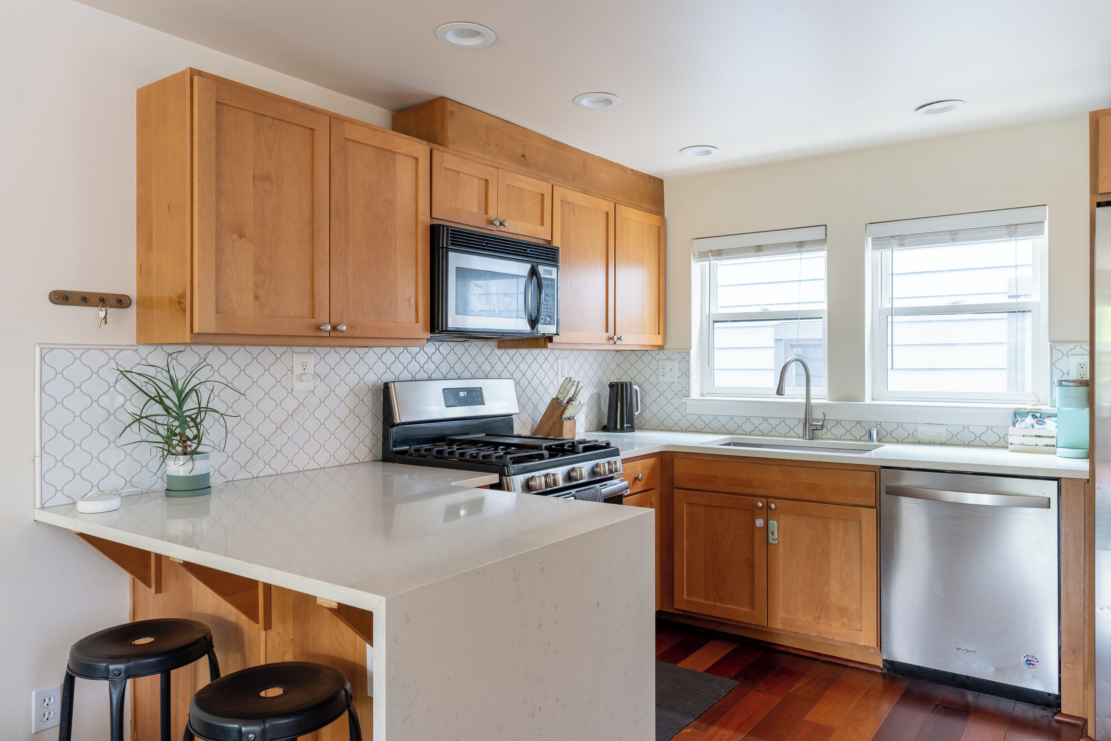 Refrigerador, microondas, horno y parrilla de estufa 