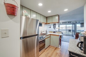 Een koelkast, een magnetron, een kookplaat