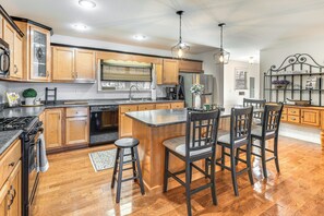Microwave, stovetop, dishwasher, coffee/tea maker - Couples Retreat in Murphy! Mountain-View Home (Murphy)