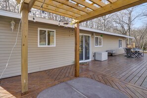 Exterior detail - Lake Ozarks Home w/ Deck, Dock & Hot Tub/SXS (Versailles)