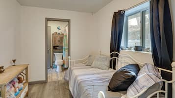 3 bedrooms, iron/ironing board, Internet, bed sheets