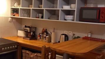 Fridge, microwave, dishwasher, coffee/tea maker