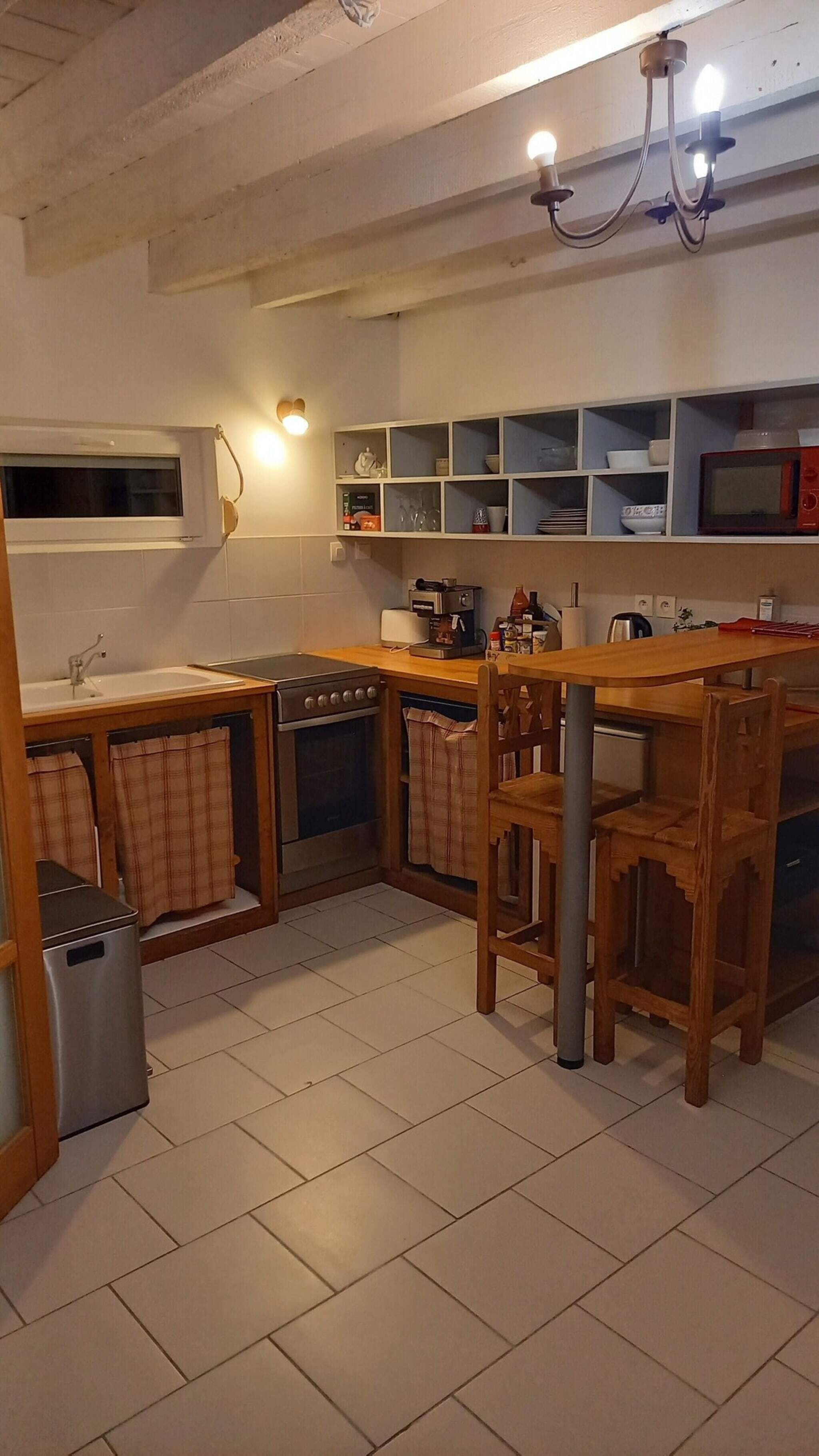 Refrigerador, microondas, lavavajillas, cafetera/tetera