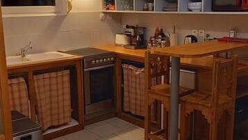 Refrigerador, microondas, lavavajillas, cafetera/tetera