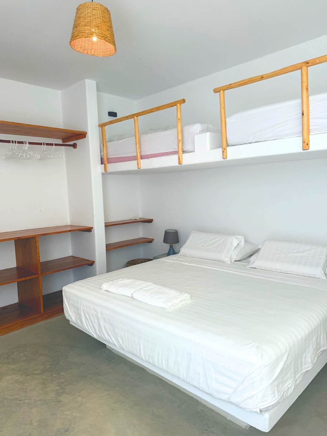 3 slaapkamers, een strijkplank/strijkijzer, wifi, beddengoed