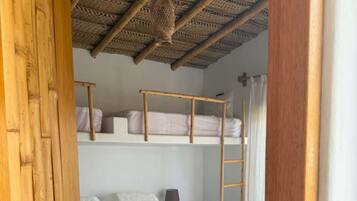 3 dormitoris, planxa i posts de planxar, wifi i roba de llit