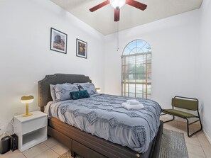 4 Schlafzimmer, Bügeleisen/Bügelbrett, Internetzugang, Bettwäsche