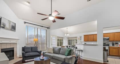 The Blue Door - 6 Beds Frisco w/ Arcade & Games & Office