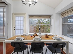 Dining - The Blue Door - 6 Beds Frisco w/ Arcade & Games & Office (Frisco)