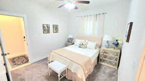 3 bedrooms, Internet - Gorgeous and Modern 3 Bedroom Home - Easy Walk to Downtown Silverhill Dining (Silverhill)