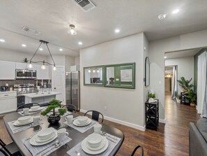 Dining - Botanical Oasis Near Riverwalk - Sleeps 12 (San Antonio)