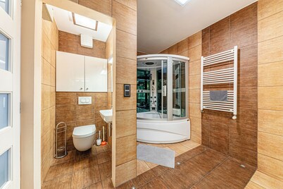 La Dolce Vita –Massage Shower Stay W/ Ac + Balcony