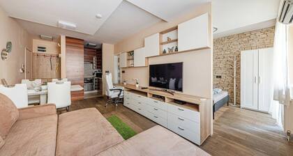 La Dolce Vita –Massage Shower Stay W/ Ac + Balcony