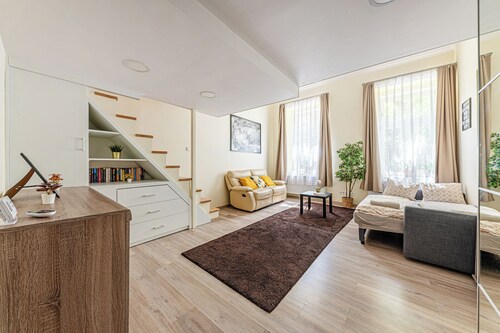 Krisztina Residence –Cozy Family Gem By Castle