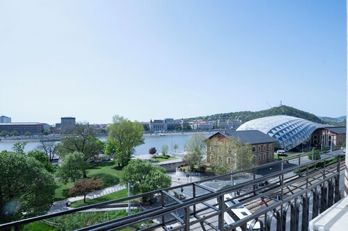 Aurelia Suite – Spacious W/ Ac & Danube View