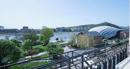 Aurelia Suite – Spacious W/ Ac & Danube View