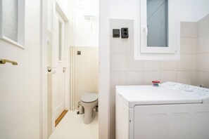 Apartment, 3 Bedrooms | Bathroom | Towels, toilet paper - Pozsonyi Suite – 3Br Family Stay | Ac + Balcony (Budapest)