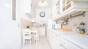 Apartment, 3 Bedrooms | Private kitchen | Electric kettle