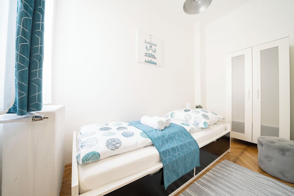 Pozsonyi Suite – 3Br Family Stay | Ac + Balcony