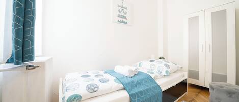 Appartement, 3 slaapkamers | Een bureau, gratis wifi