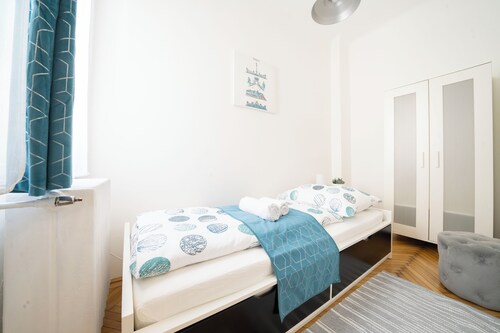 Pozsonyi Suite – 3Br Family Stay | Ac + Balcony