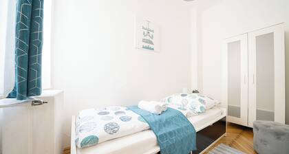 Pozsonyi Suite – 3Br Family Stay | Ac + Balcony