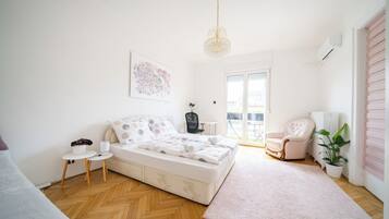 Apartment, 3 Bedrooms | Desk, free WiFi