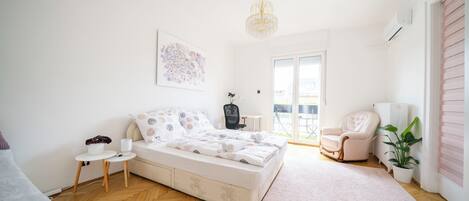 Apartment, 3 Bedrooms | Desk, free WiFi