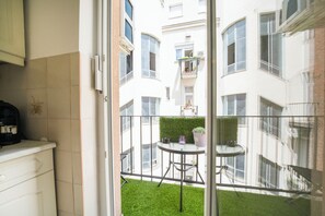 Exterior - Pozsonyi Suite – 3Br Family Stay | Ac + Balcony (Budapest)