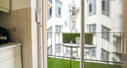 Pozsonyi Suite – 3Br Family Stay | Ac + Balcony
