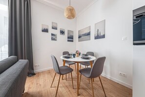 Appartement, 2 chambres | Salle à manger