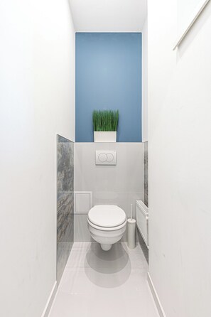 Departamento, 2 habitaciones | Baño | Toallas y papel de baño 