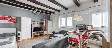 Apartment, 1 Bedroom | Living area