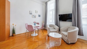 Appartement, 1 chambre | Coin séjour | Télévision à écran plat