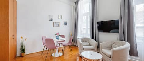 Apartment, 1 Bedroom | Living area